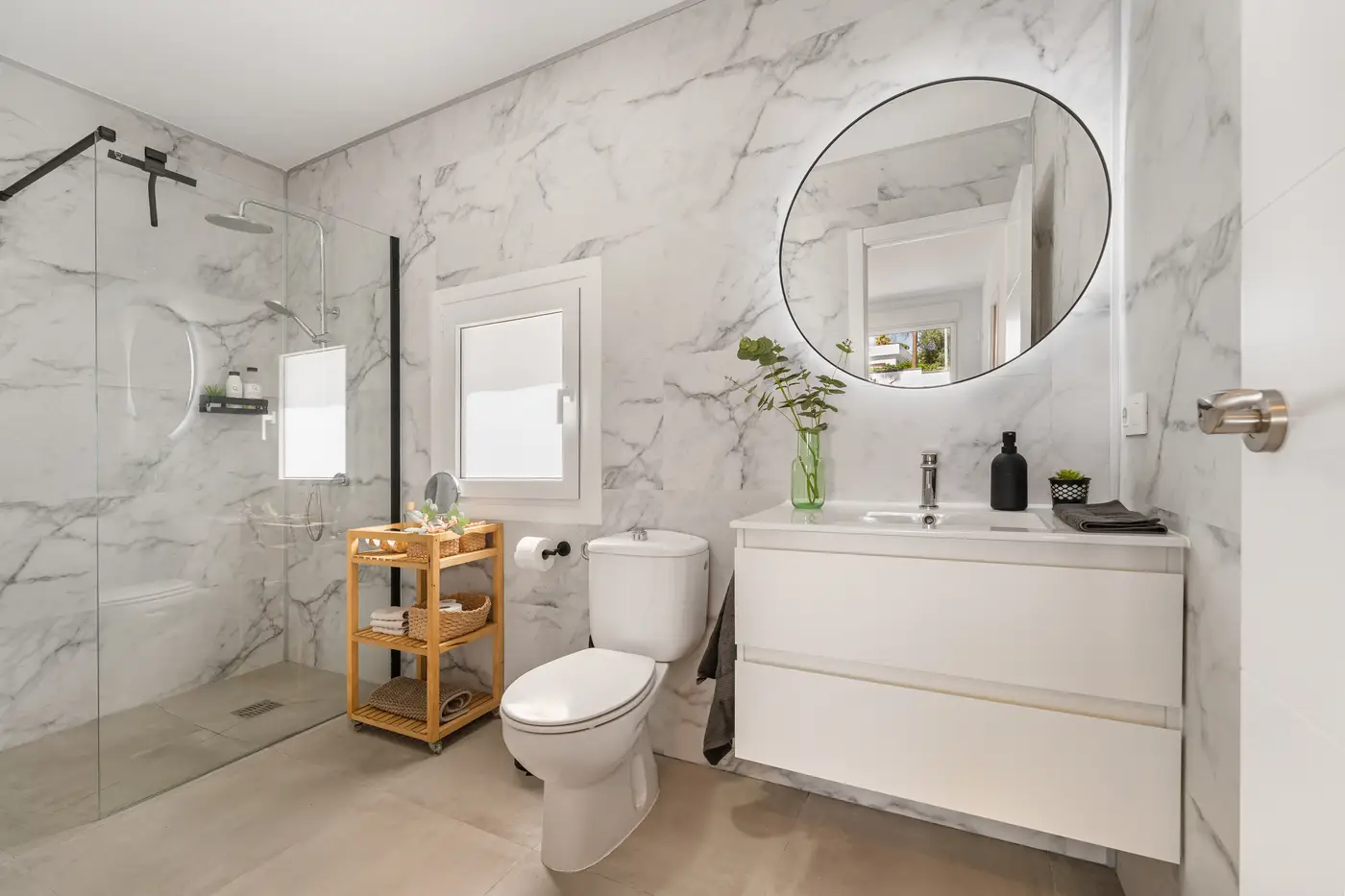 En-suite-Bad in Marmoroptik